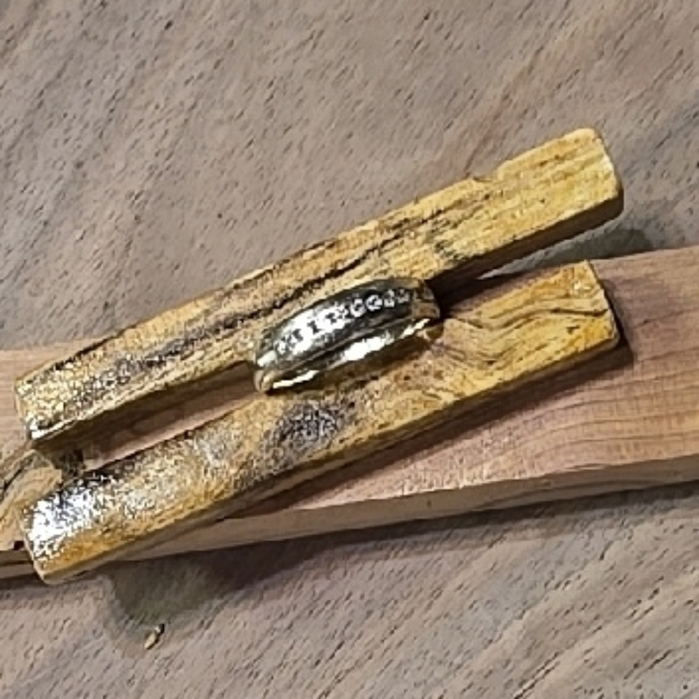 Elegant White 14 K Gold Ring with Diamond Accents Size 7.5